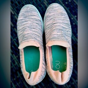 Sketchers “You walk” peachy heather color